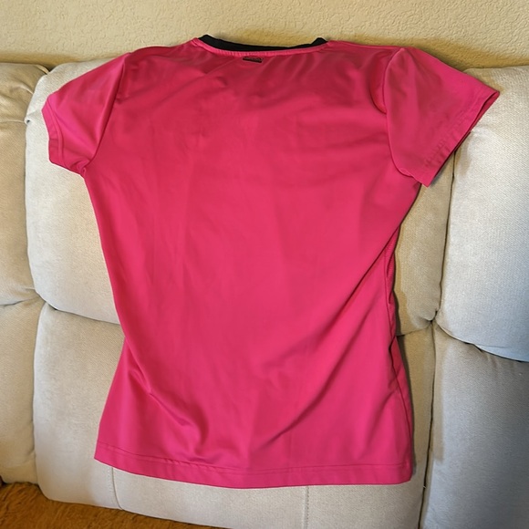 Fila Women's Hot Pink V-Neck Sports Tee Size M EUC - Picture 4 of 5